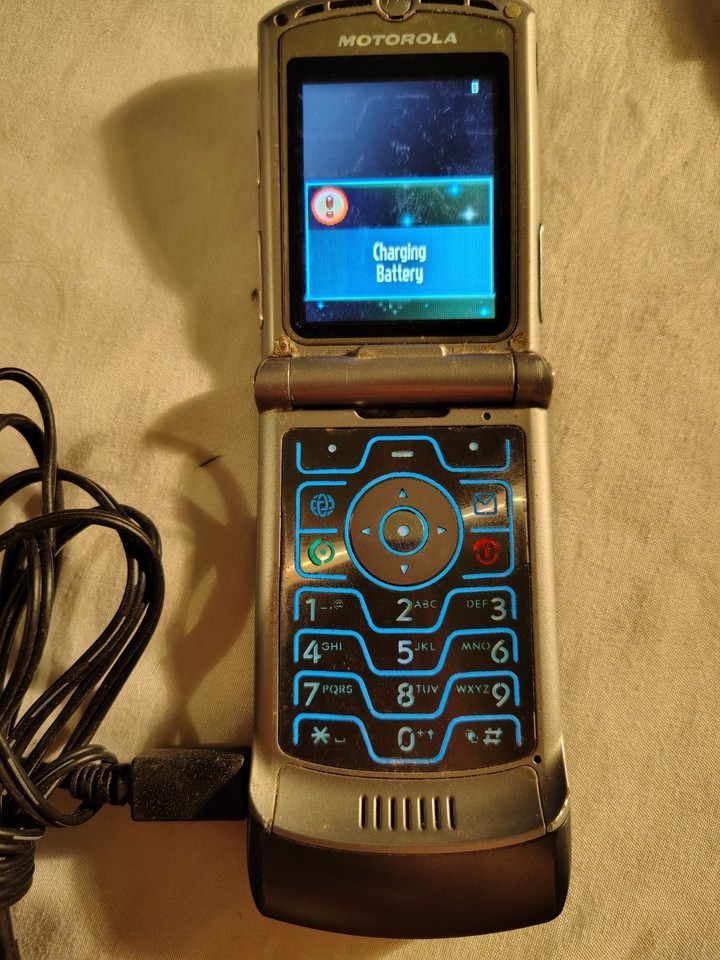 Motorola RAZR / Razor GRAY Cell Phone T-Mobile Flip Phone Vintage ...