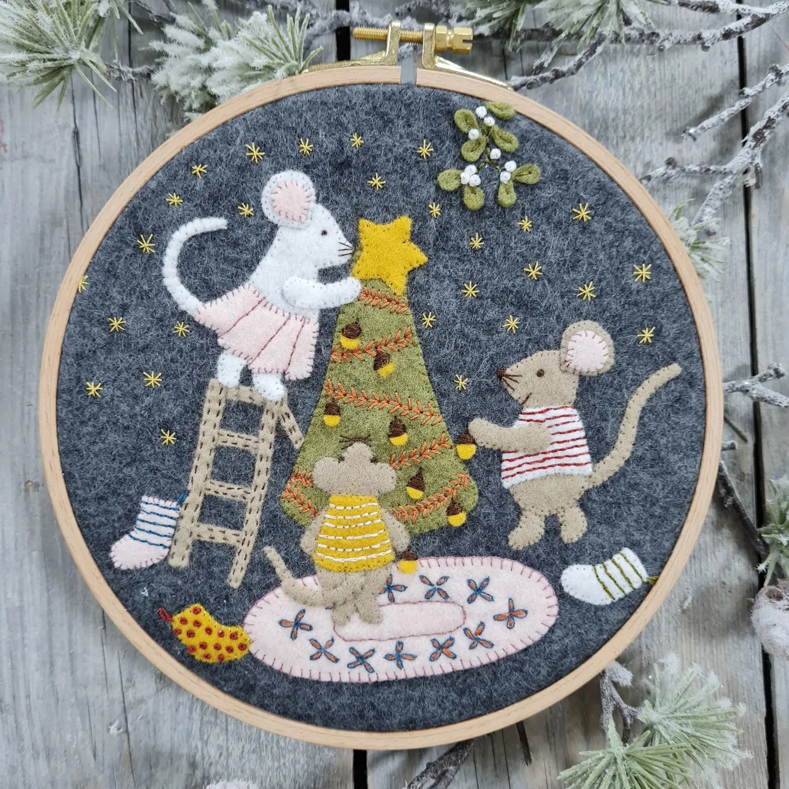 Corinne Lapierre Mix Felt Applique Christmas Mouse Hoop Kit Festive Gift Idea