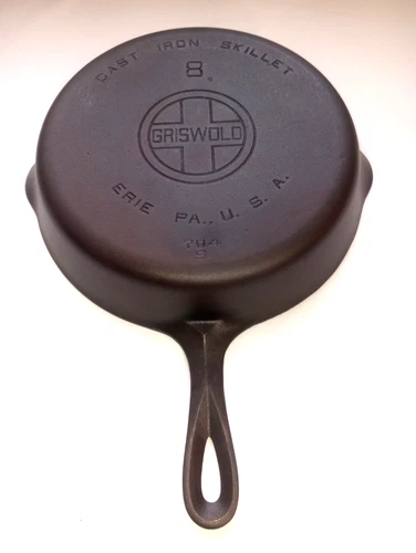 GRISWOLD #8 LARGE LOGO SKILLET 704S CLEANED AND SEASONED