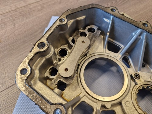Nissan 32137-AA400 CASE ASSEMBLY, INTERMEDIATE Cent House Skyline R34 GT-R 6-spd - Picture 3 of 7