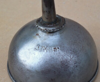 Burette à Huile Ancienne En Cuivre SINGER - Pour Machine à Coudre - Décoration Industrielle Vintage
