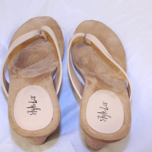 Style & Co Size 9M Nude Faux Patent Leather CHICKLET Woven Wedge Thong Sandals - Picture 12 of 13
