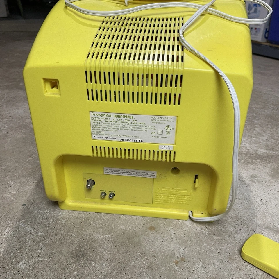 SpongeBob CRT (SB315) WITH BOX AND REMOTE WORKS TESTED RARE GOOD CONDITION TV - Image 4 of 4