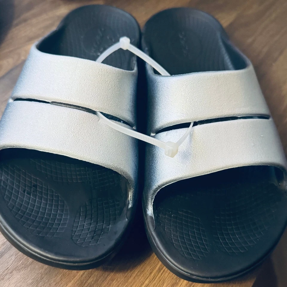 女士 OOahh 豪华拖鞋凉鞋 - 蓝色霜 M7/W9 — 第 4/4 张图片