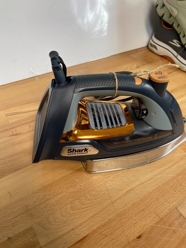 Shark Ultimate Professional 1800 Watts G1505WM 55 Steam Iron Automatic Clean - Picture 8 of 10