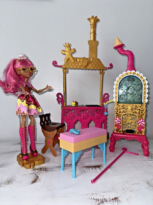 Ever After High Sugar Coated Kitchen & Gingerbread House Doll & Accessories!