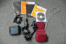 TomTom One, solo per parti di ricambio. Include supporto, custodia, cavi, scheda SD ecc