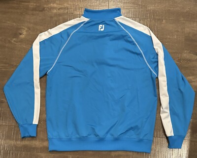 Pull en laine bleu marine uni avec un col montant et zippé et une coupe
