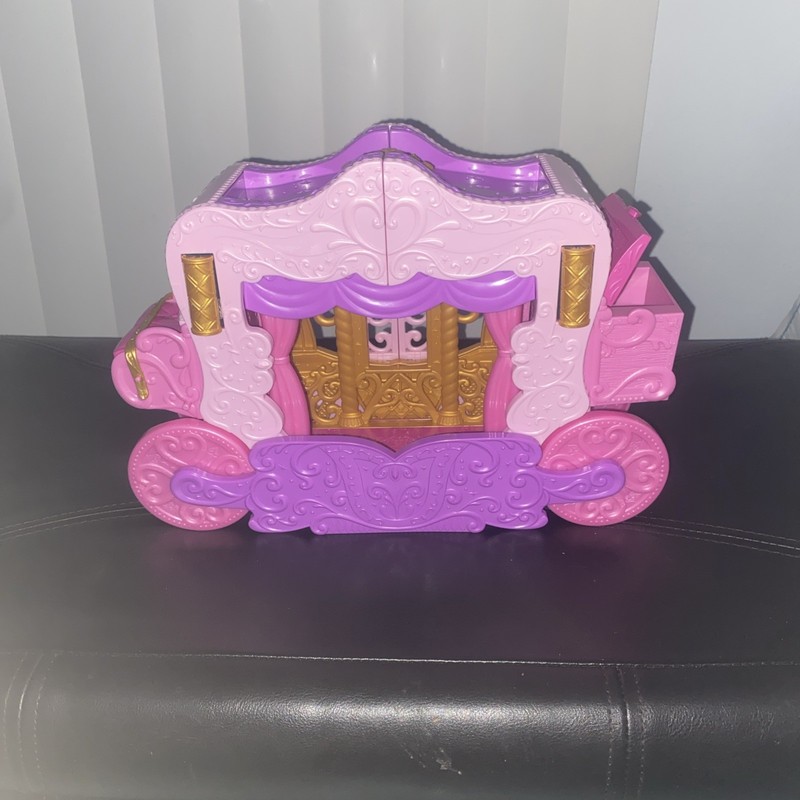 Disney Princess Carriage to Castle Transforming Playset by Mattel.
