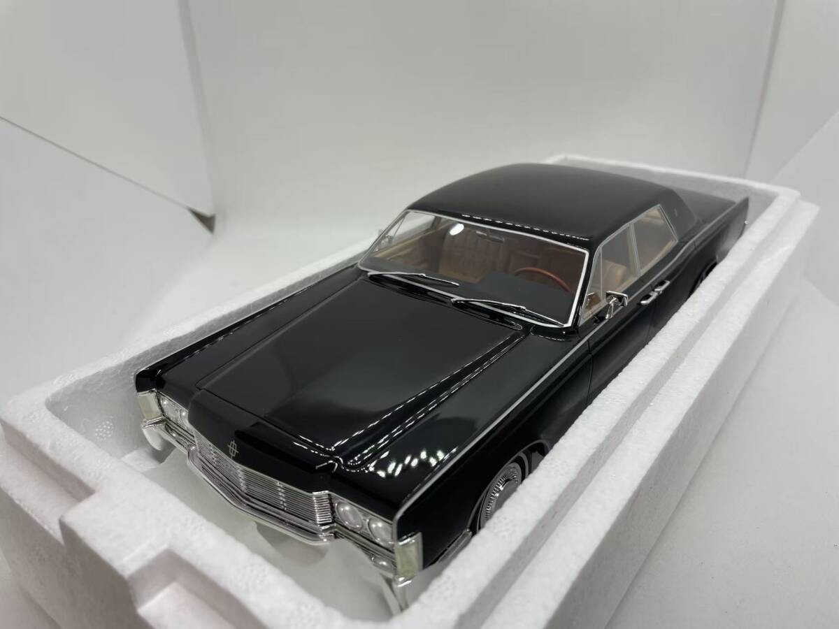 BoS Models Lincoln Continental Sedan 1968 1:18 BOS169