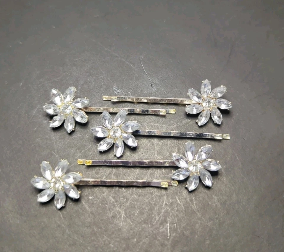 Lote de cinco alfinetes Bobby em tom de prata 2 polegadas com flores de strass transparente - Imagem 3 de 4
