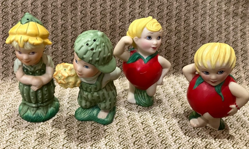 1991 Franklin Mint Homegrown Sweethearts Salt & Pepper shakers   2 SETS