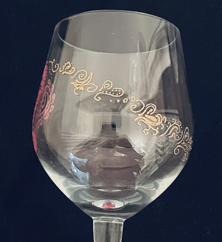 Long-stem cocktail glasses pair with hand etched heart design in pink and gold - Picture 10 of 14