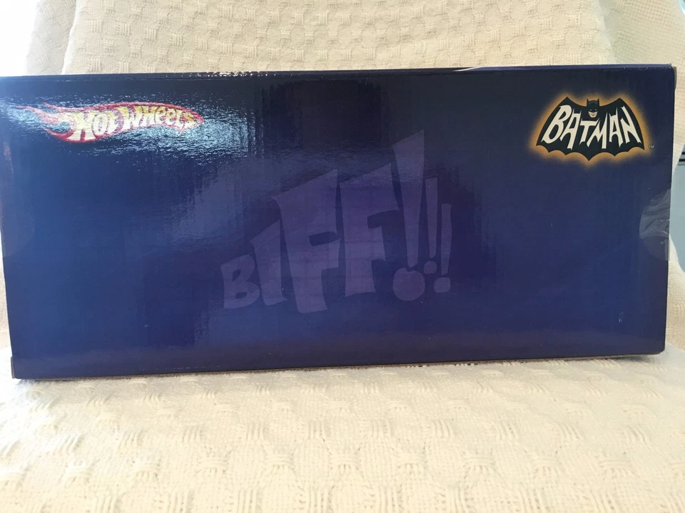 Hot Wheels Batman 1966 T.V. Series BATCYCLE & SIDECAR 1:12 Scale 2009 NEW - Image 3 of 4