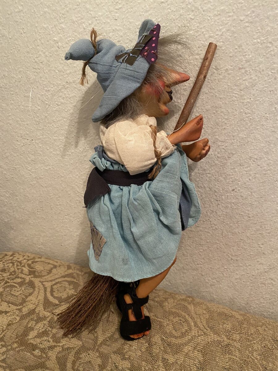 VINTAGE HALLOWEEN KASMA COLLECTION PORCELAIN WITCH DOLL ON A VINTAGE HALLOWEEN KASMA COLLECTION PORCELAIN WITCH DOLL ON A