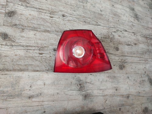 VW Golf V Limo Rücklicht Heckleuchte aussen re 1K6945096N