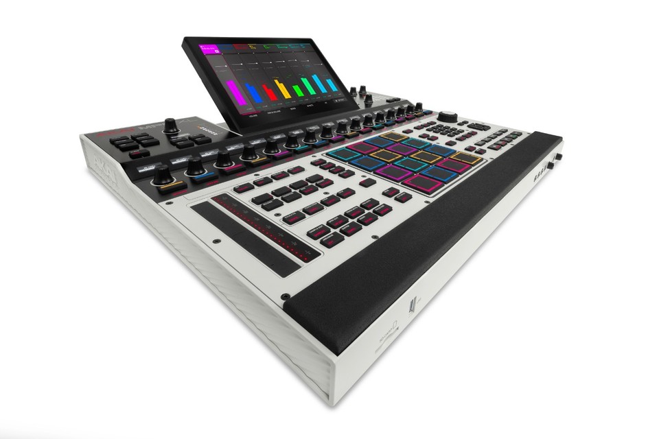 Akai MPC XL Standalone Music Production Center 8-Core 16GB RAM 256GB ...