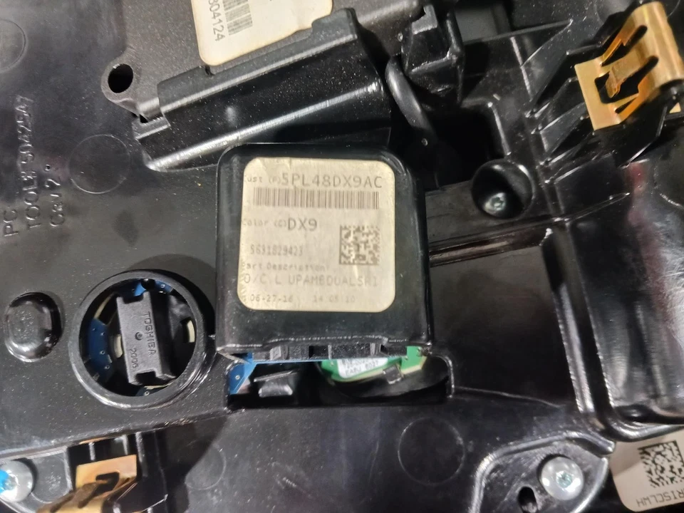 CHRYSLER 300C COURTESY LIGHT LX2, 05/12-12/21 12 13 14 15 16 17 18 19 20 21 - image 3 of 4