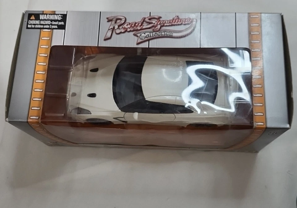 Nissan GT-R escala 1/24 blanco, colección Road Signature, coche fundido a presión Yat Ming Foto 4 de 4