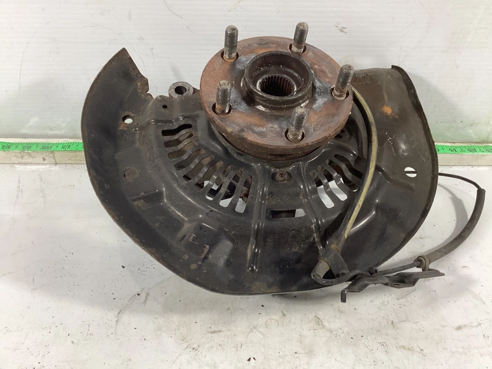 2011 - 2014 Toyota Sienna Front Right Side Spindle Knuckle Hub 43211-0E010 OEM . - Изображение 2 из 4