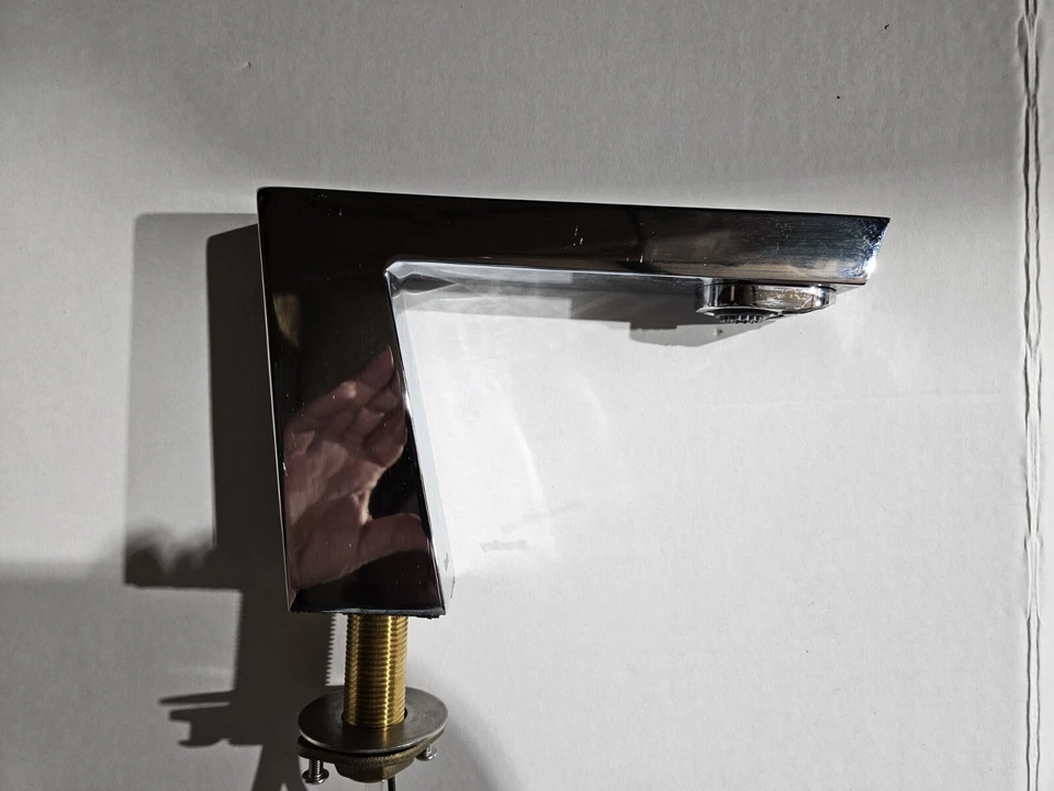 Bradley Verge ZEN Touchless Faucet $600 For $99 Dollars - Изображение 2 из 4