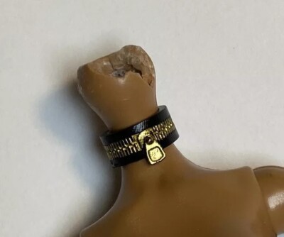 MONSTER HIGH CLAWDEEN WOLF School s Out 2nd Wave Halskette Halsband Accessoire Lesen