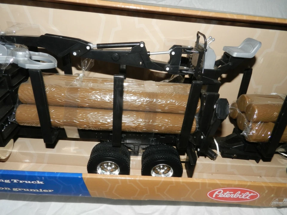 New in Box Tomy Ertl  Big Farm 1:16 scale Peterbilt Model 367 Logging Truck - Image 3 of 4