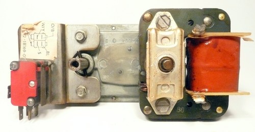 ROWE JUKEBOXS RI-3 / RI-4 / CTI-2 / R-84 a R-94 PARTE MECÁNICA: MOTOR PINZA funciona - Imagen 6 de 8