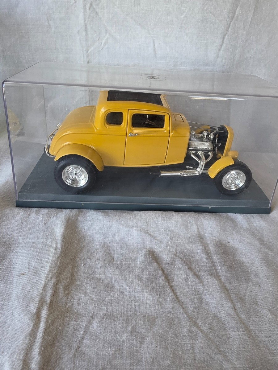 American Graffiti 1:18 1932 Ford Yellow Deuce Coupe ERTL American