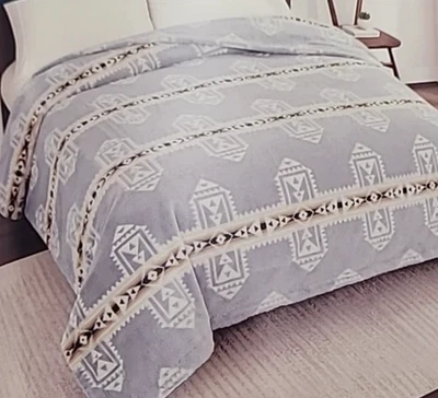 NEW!! Pendleton Faux Fur Luxe Blanket - QUEEEN SIZE - Cross Roads Pattern