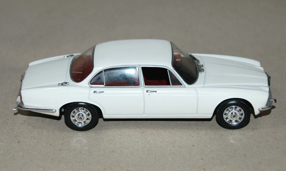 Minichamps 1:43 * Jaguar XJ 12 L XJ12 Series II Limousine creme weiß - Bild 3 von 4