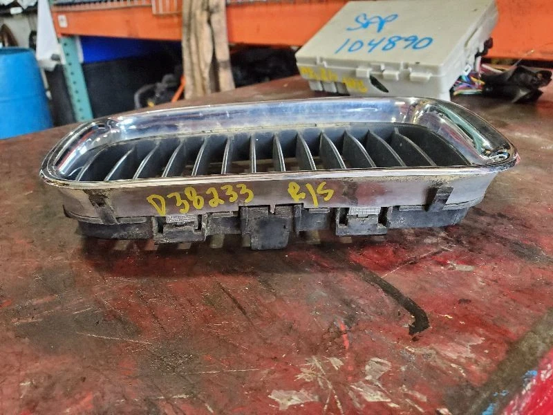 Parrilla superior derecha pasajero para BMW 318i 522978 92-96 Foto 2 de 4