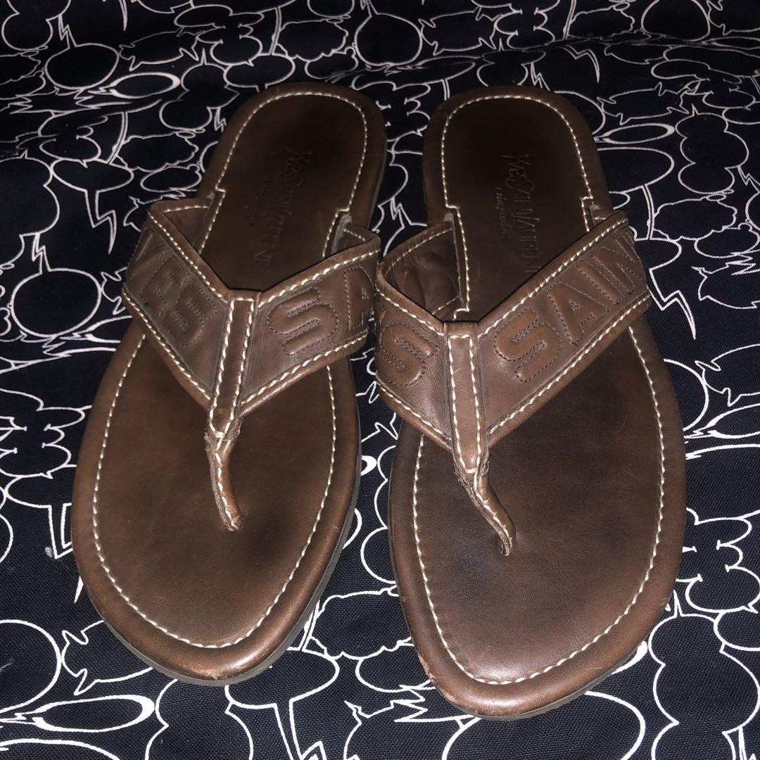 Sandali infradito Yves Saint Laurent in pelle marrone 10 logo USA slip on