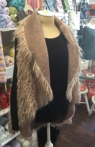 Chaleco de piel sintética, NUEVO con etiquetas, De mujer una talla  Reversible imitación gamuza, piel beige | eBay