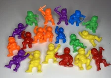 19 Mini Ninjas / Gumball Vending Machine / Used