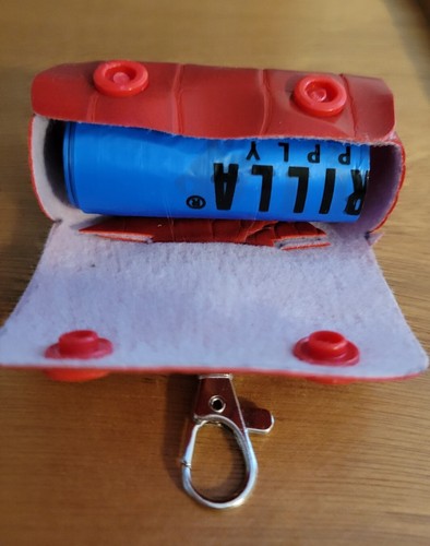 Nuevo soporte para bolsa de caca para perro y bolsos hechos a mano broches de vinilo llaves rojo aspecto cocodrilo - Imagen 4 de 4
