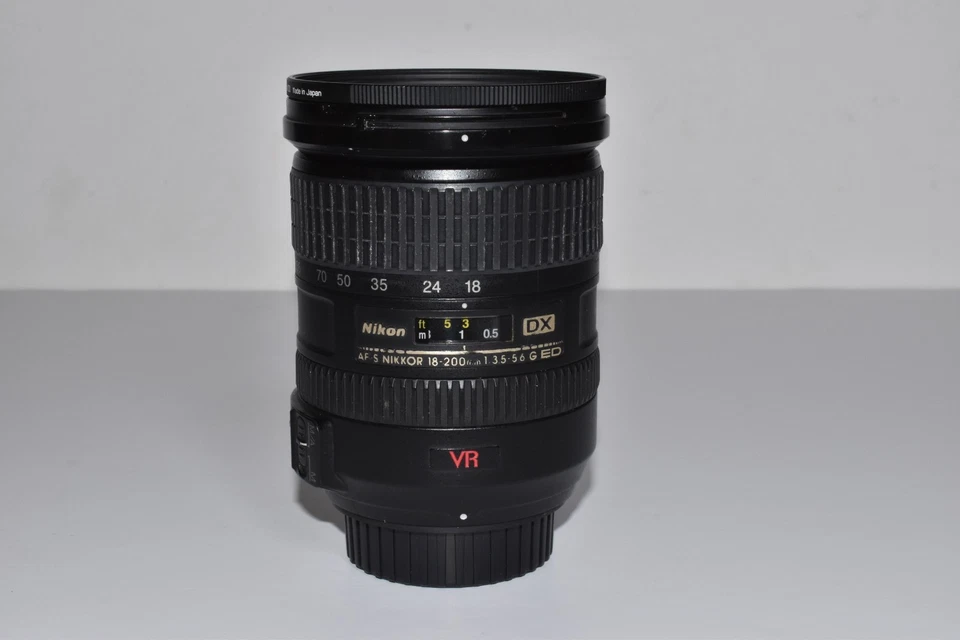 Nikon 18-200mm Lens F/3.5-5.6 G NIKKOR AF-S DX VR ED with both caps - Image 2 of 4