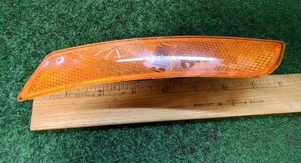 2015-2018 CADILLAC ATS FRONT SIGNAL MARKER LIGHT PASSENGER SIDE GM 23169182 9L7 - Image 2 of 4