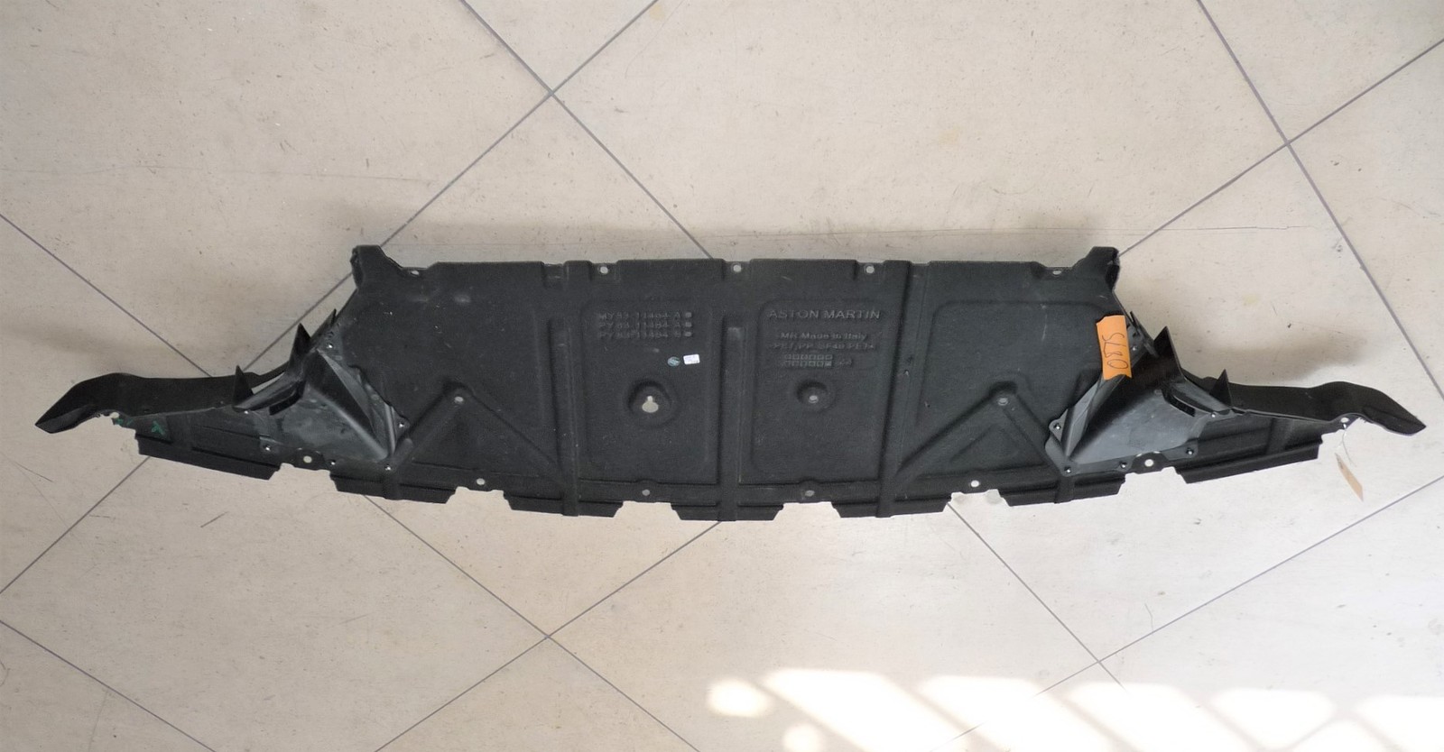 Aston Martin DBX Straight-Six 2021-2025 Front Lower Front bumper