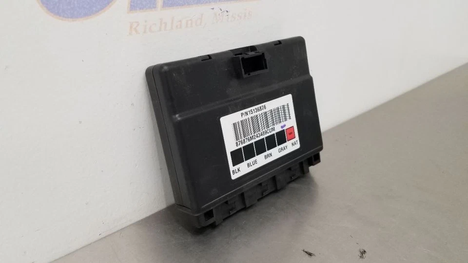 05 MÓDULO DE CONTROL DE CARROCERÍA CHEVY SSR 15136876 Foto 3 de 4