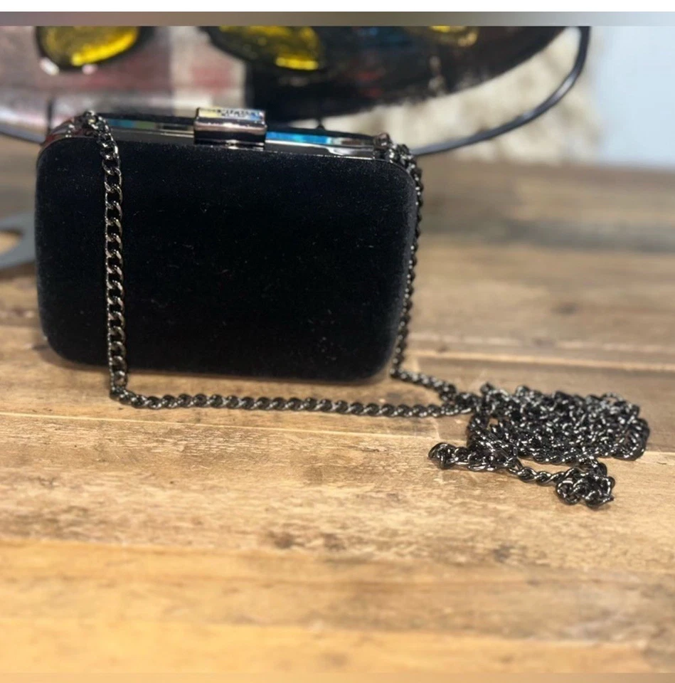 Giorgio Armani天鹅绒手拿包  — 第 4/4 张图片