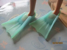 BARBIE DOLL / PAIR OF SHOES: BOOTS, PUMPS ....... (2318)