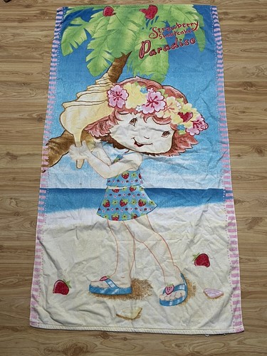 VINTAGE STRAWBERRY SHORTCAKE PARADISE COLORFUL CLASSIC BEACH POOL TOWEL THIN
