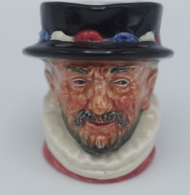 ROYAL DOULTON CHARACTER MINIATURE TOBY JUG BEEFEATER 2.5''