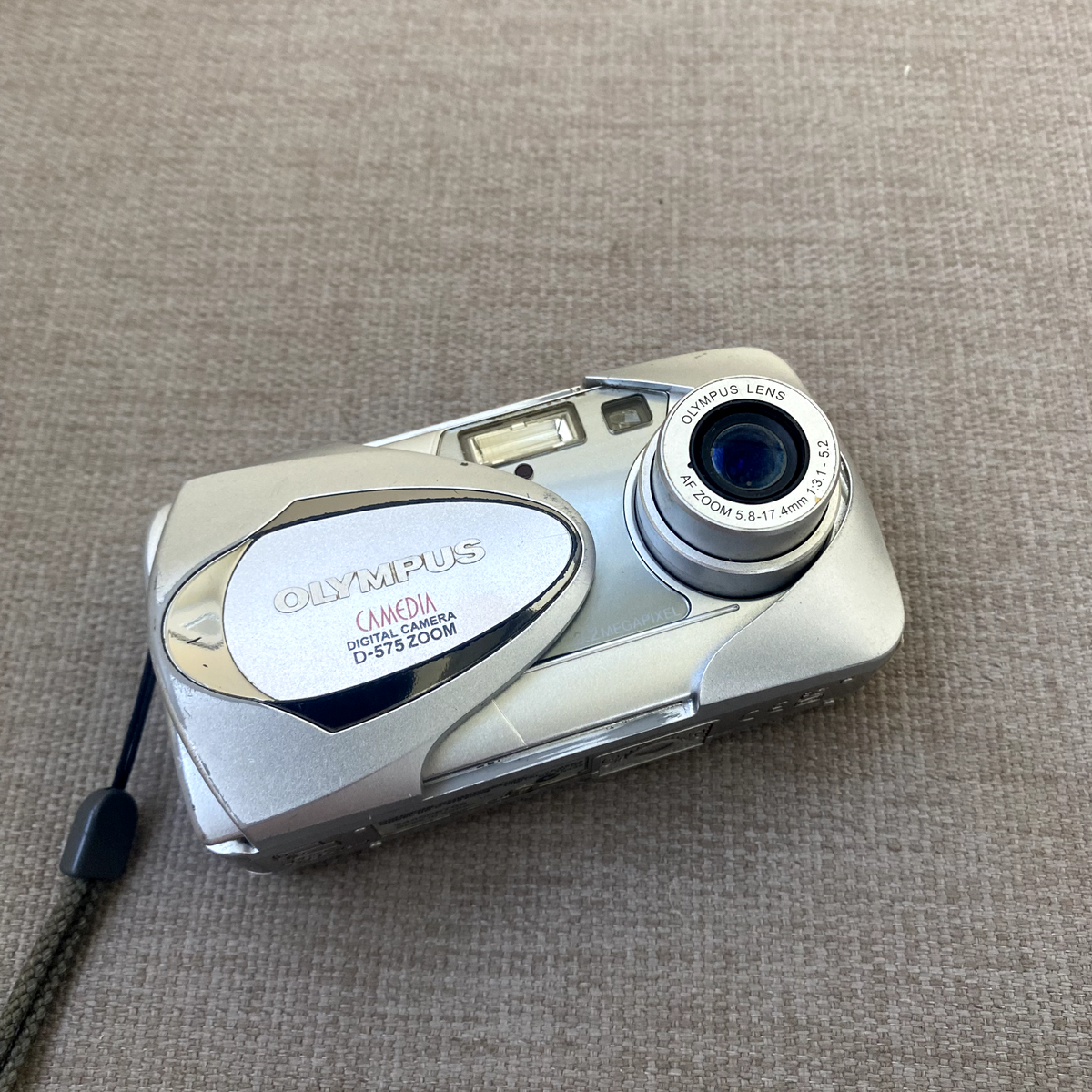 Olympus Camedia D-575 Zoom 3.2MP Compact Digital Camera Silver