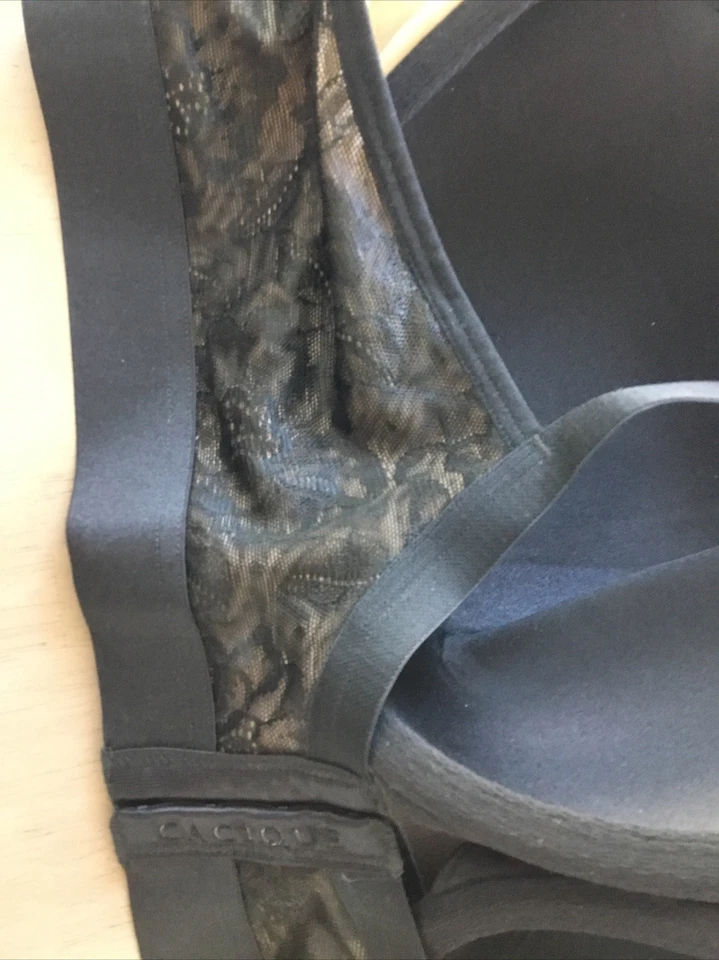 Sujetador Cacique Balconette con aros liso ligeramente forrado banda de encaje negro 46D Foto 2 de 3