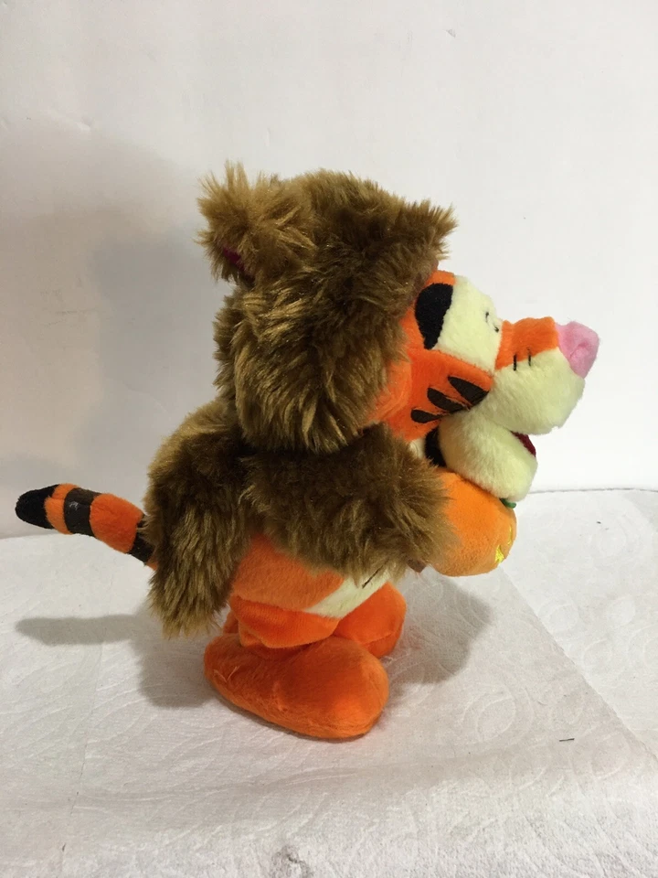 Disney Store Wind Up Hopping “Werewolf Tigger” funciona, con etiquetas difícil de encontrar  Foto 2 de 4