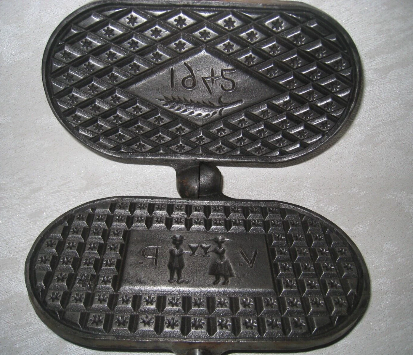 Waffle Maker 1945, Wedding Iron USA, Cleveland Ohio, Vitantonio MFG CO, Rare