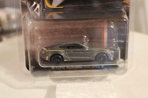Hot Wheels 2025 Mustang 60 Years Series - Full Set of 5 in Protective Clamshells - Foto 5 di 6