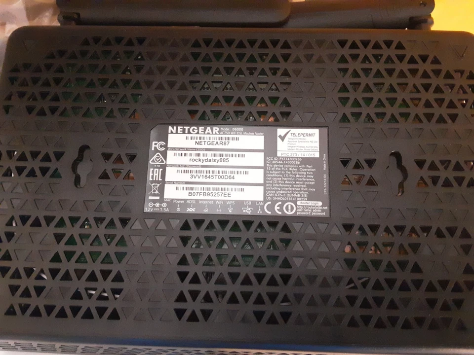 Netgear D6000 AC750 WiFi ADSL2 Modem Router 300 + 450 Dual Band Gigabit - Image 4 of 4